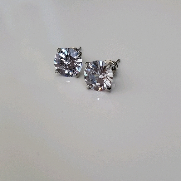 New Elegant Stud Earrings - Picture 3 of 9